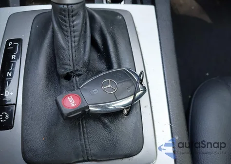 2008 Mercedes-Benz C 300 Luxury/Sport z USA, uszkodzony, nr VIN WDDGF54X98F082178